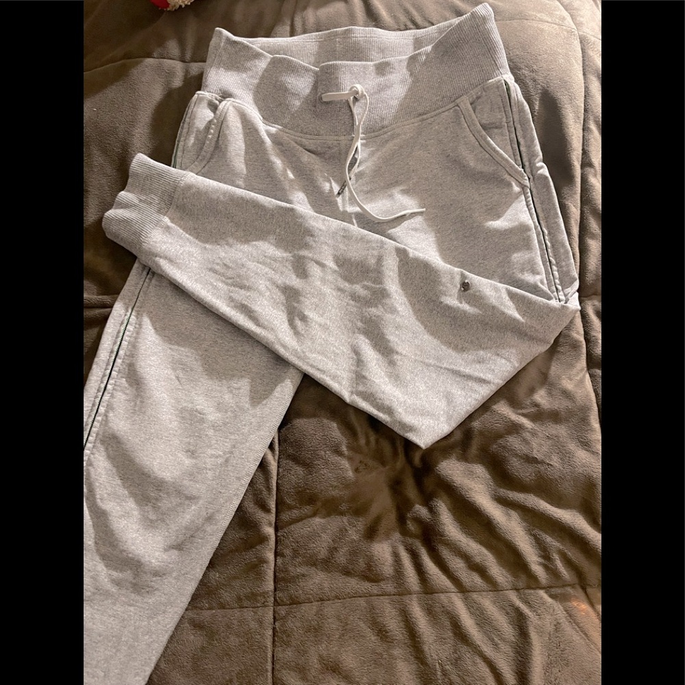 Lululemon grey stretchy pants